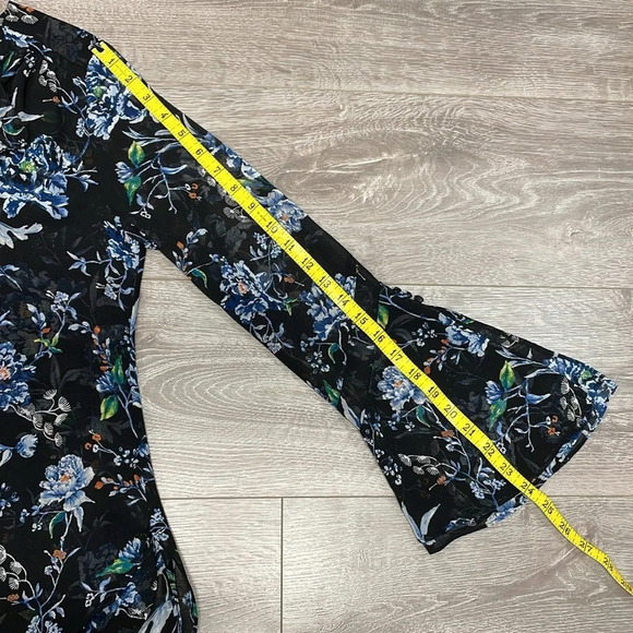 NWT White House Black Market Xian Floral Blouse Long Bell Sleeve 4 - Picture 10 of 16